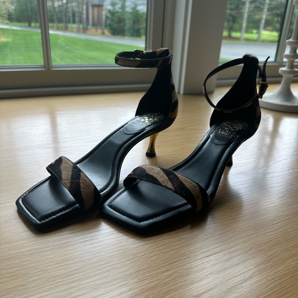 Vince Camuto Black and Tan Stylish Heels NWOT